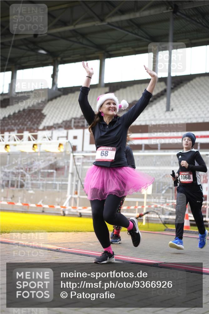 07.12.2025 - St. Pauli X-Mass-Run No. 15 Patografie http://msf.ph/oto/9366926 07.12.2025 11:00:49 Ziel 68, 135, 492, 1065, 1068, 1660, 3349, 3353 meine-sportfotos.de