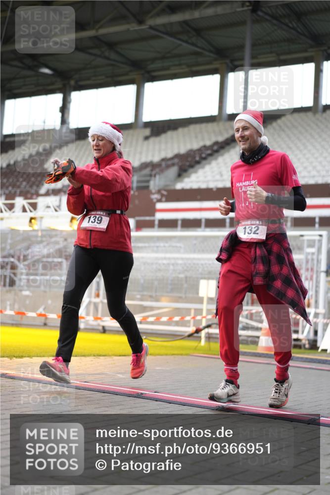 07.12.2025 - St. Pauli X-Mass-Run No. 15 Patografie http://msf.ph/oto/9366951 07.12.2025 11:01:12 Ziel 89, 132, 139, 557, 1705 meine-sportfotos.de