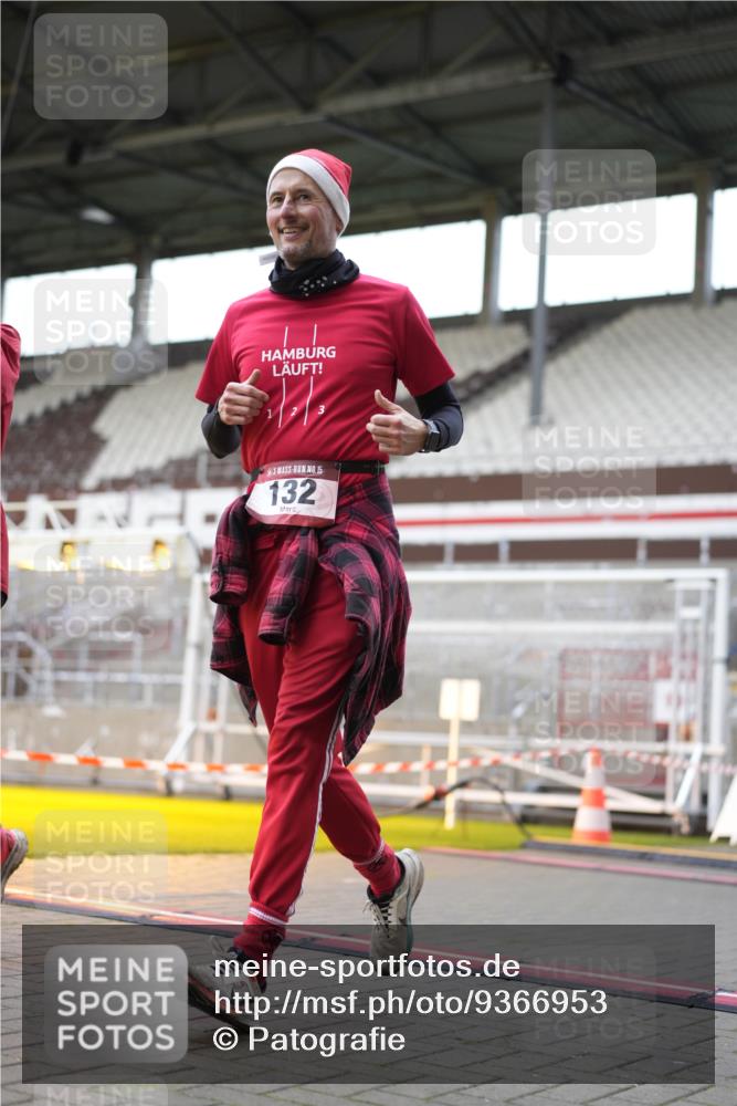07.12.2025 - St. Pauli X-Mass-Run No. 15 Patografie http://msf.ph/oto/9366953 07.12.2025 11:01:13 Ziel 89, 132, 139, 557, 1705 meine-sportfotos.de
