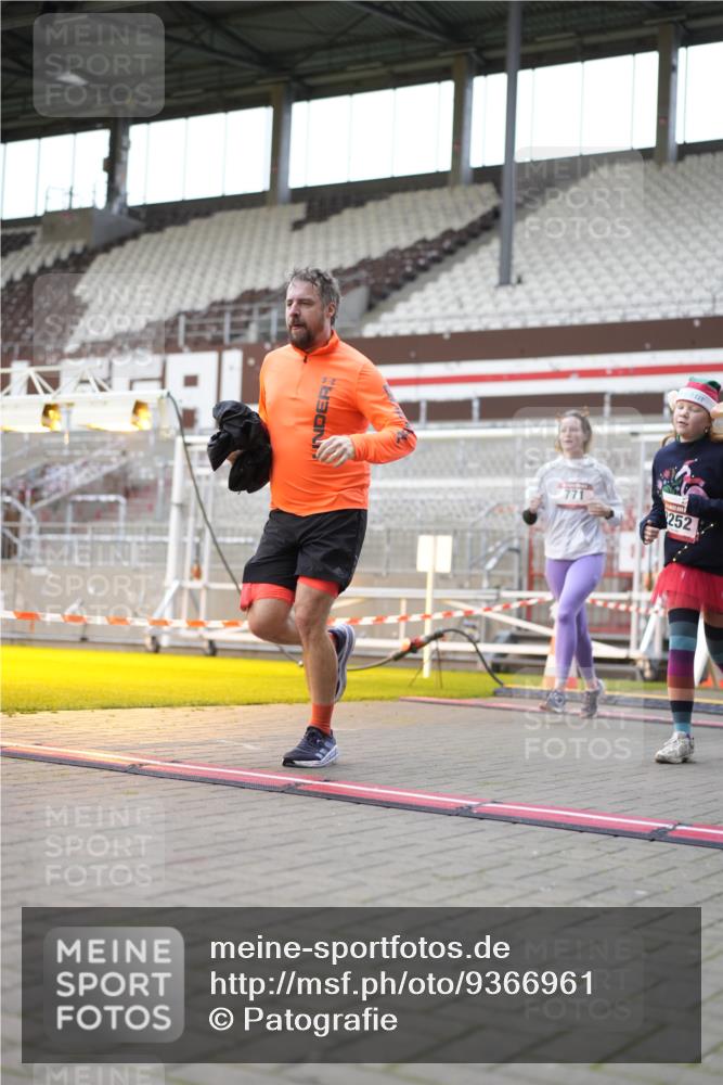 07.12.2025 - St. Pauli X-Mass-Run No. 15 Patografie http://msf.ph/oto/9366961 07.12.2025 11:01:18 Ziel 89, 132, 139, 557, 766, 770, 771, 1300, 1367, 1615, 2251, 2252 meine-sportfotos.de