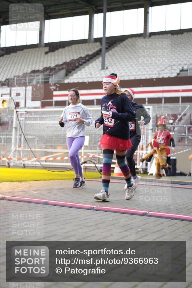 07.12.2025 - St. Pauli X-Mass-Run No. 15 Patografie http://msf.ph/oto/9366963 07.12.2025 11:01:19 Ziel 132, 139, 557, 766, 770, 771, 1300, 1367, 1615, 2251, 2252 meine-sportfotos.de