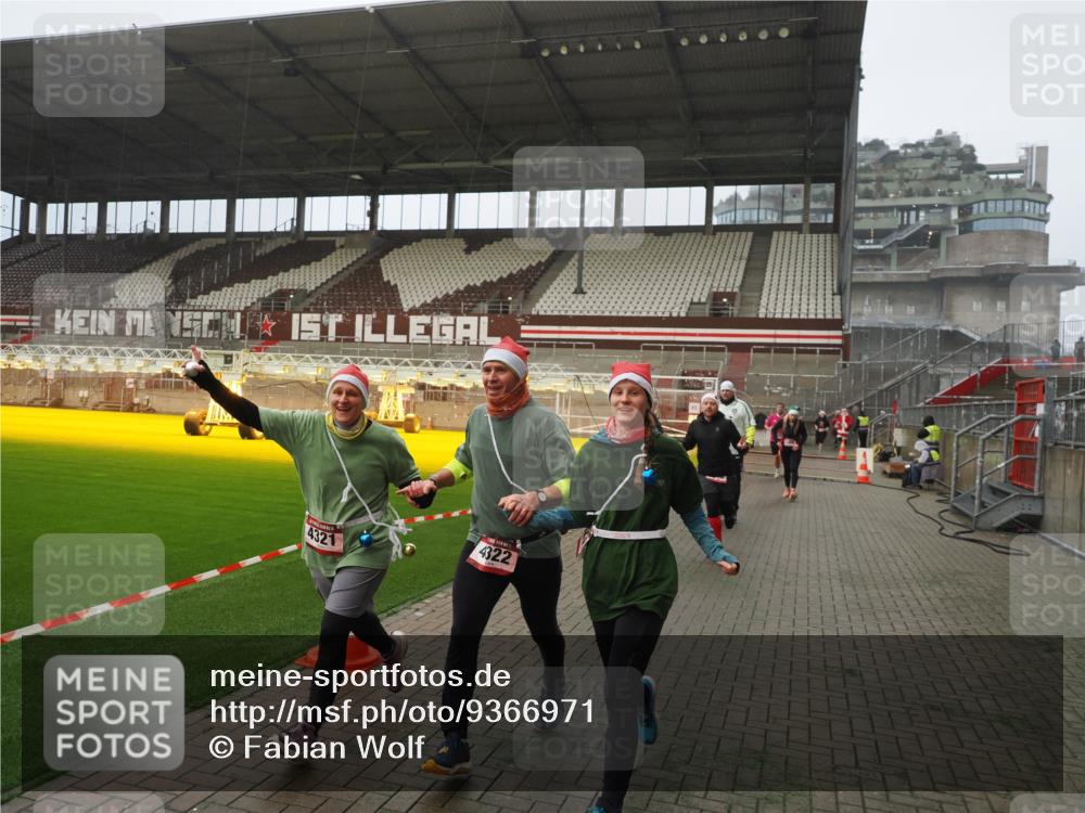 07.12.2025 - St. Pauli X-Mass-Run No. 15 Fabian Wolf http://msf.ph/oto/9366971 07.12.2025 10:22:00 Ziel 1488, 2944, 2945, 3999, 4000, 4321, 4322, 4323, 4415 meine-sportfotos.de