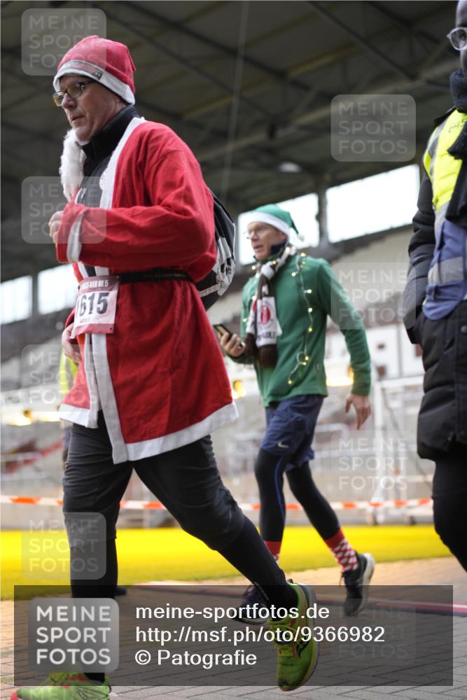 07.12.2025 - St. Pauli X-Mass-Run No. 15 Patografie http://msf.ph/oto/9366982 07.12.2025 11:01:23 Ziel 132, 139, 336, 766, 770, 771, 1300, 1367, 1615, 2251, 2252 meine-sportfotos.de