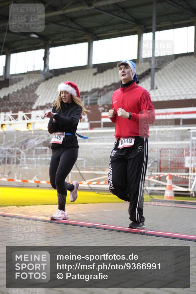 07.12.2025 - St. Pauli X-Mass-Run No. 15 Patografie http://msf.ph/oto/9366991 07.12.2025 11:01:31 Ziel 336, 376, 766, 770, 771, 1045, 1048, 1300, 1367, 1615, 2251, 2252 meine-sportfotos.de