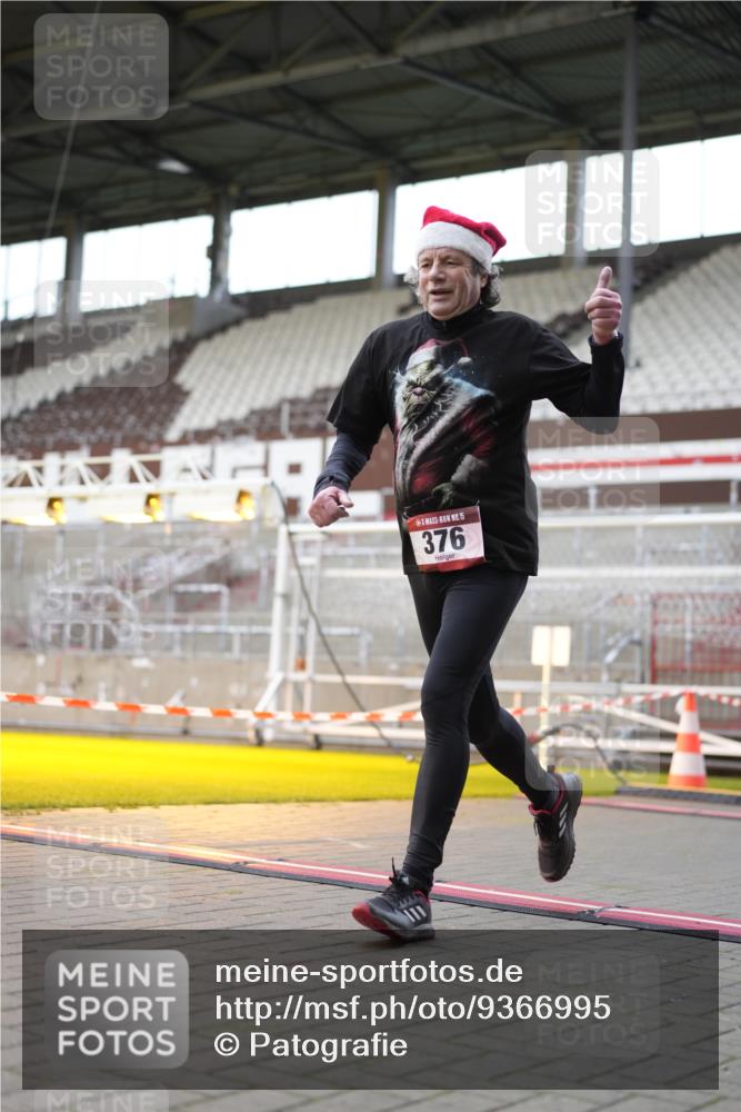 07.12.2025 - St. Pauli X-Mass-Run No. 15 Patografie http://msf.ph/oto/9366995 07.12.2025 11:01:36 Ziel 336, 376, 766, 1045, 1048, 1067, 1367, 1615, 2251 meine-sportfotos.de