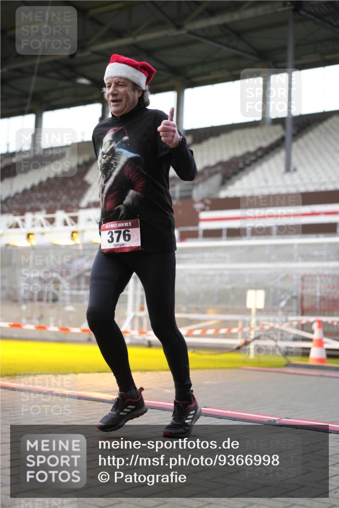 07.12.2025 - St. Pauli X-Mass-Run No. 15 Patografie http://msf.ph/oto/9366998 07.12.2025 11:01:37 Ziel 336, 376, 1045, 1048, 1067, 1367, 1615, 1637, 1640 meine-sportfotos.de