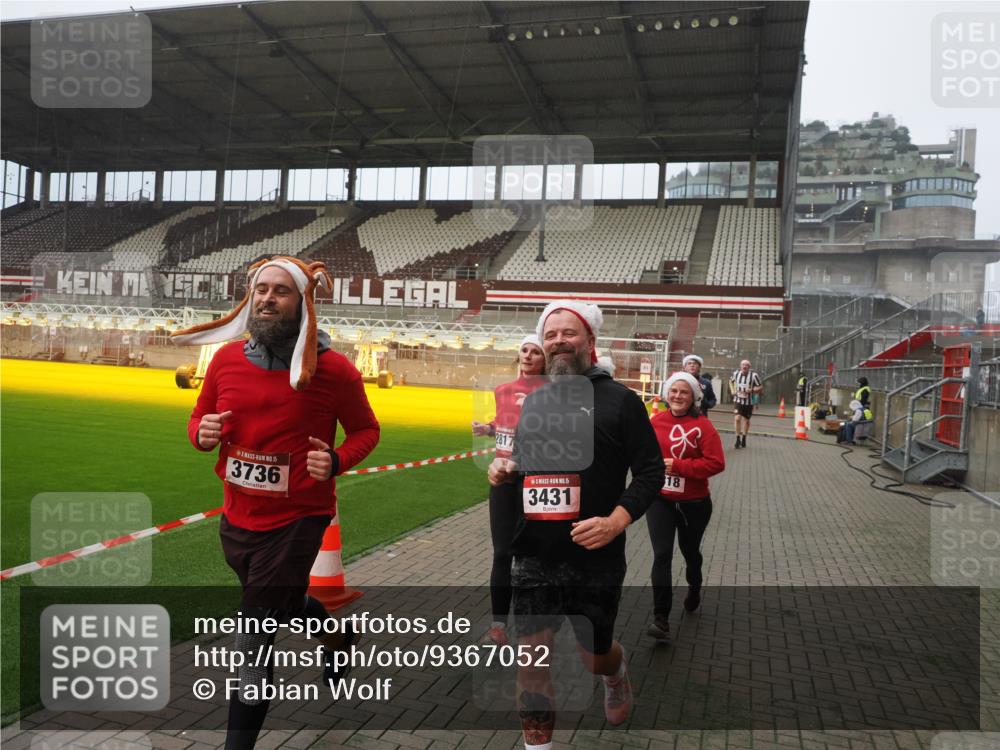 07.12.2025 - St. Pauli X-Mass-Run No. 15 Fabian Wolf http://msf.ph/oto/9367052 07.12.2025 10:22:13 Ziel 1371, 1488, 2817, 2818, 2819, 3431, 3736, 3999, 4000, 4415, 4774 meine-sportfotos.de