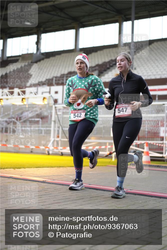 07.12.2025 - St. Pauli X-Mass-Run No. 15 Patografie http://msf.ph/oto/9367063 07.12.2025 11:02:22 Ziel 20, 25, 314, 317, 542, 547, 1611, 2329, 2519, 2520 meine-sportfotos.de