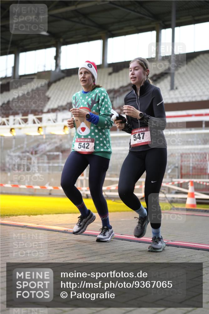07.12.2025 - St. Pauli X-Mass-Run No. 15 Patografie http://msf.ph/oto/9367065 07.12.2025 11:02:22 Ziel 20, 25, 314, 317, 542, 547, 1611, 2329, 2519, 2520 meine-sportfotos.de