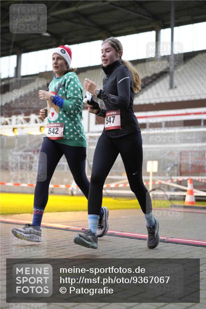07.12.2025 - St. Pauli X-Mass-Run No. 15 Patografie http://msf.ph/oto/9367067 07.12.2025 11:02:22 Ziel 20, 25, 314, 317, 542, 547, 1611, 2329, 2519, 2520 meine-sportfotos.de