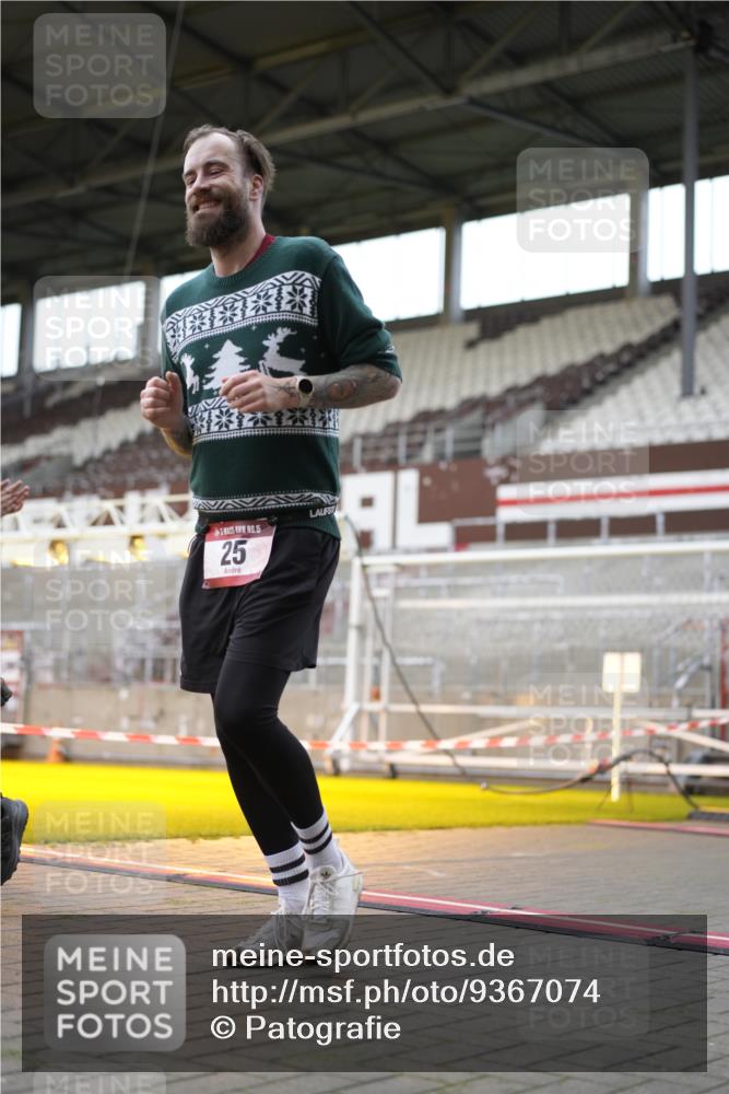 07.12.2025 - St. Pauli X-Mass-Run No. 15 Patografie http://msf.ph/oto/9367074 07.12.2025 11:02:28 Ziel 20, 25, 542, 547, 746, 747, 749, 751, 2520 meine-sportfotos.de