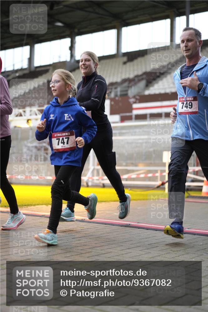 07.12.2025 - St. Pauli X-Mass-Run No. 15 Patografie http://msf.ph/oto/9367082 07.12.2025 11:02:30 Ziel 20, 25, 542, 547, 746, 747, 749, 751 meine-sportfotos.de
