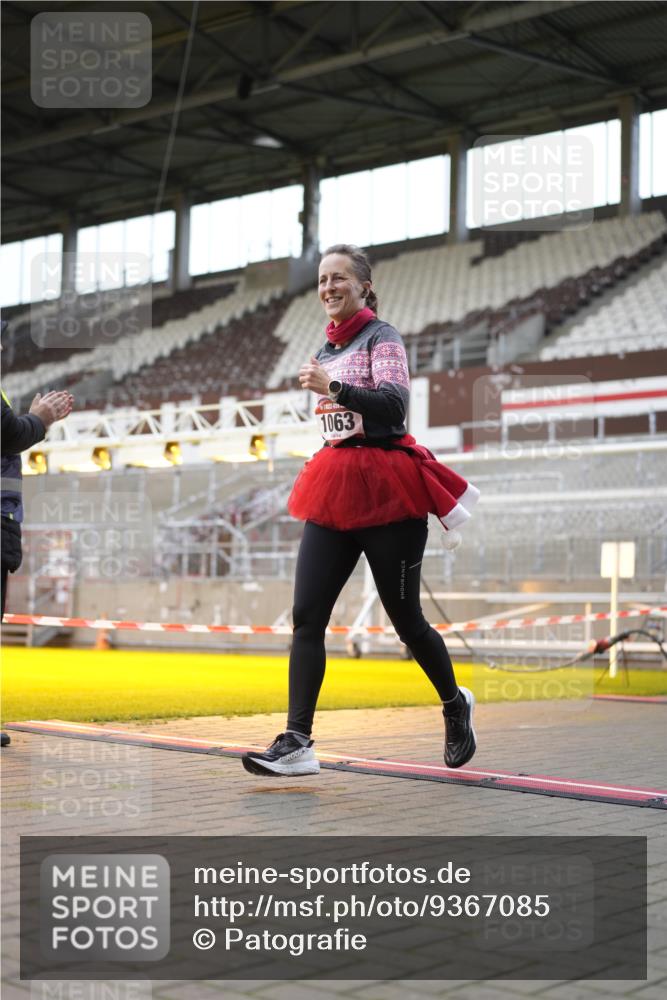 07.12.2025 - St. Pauli X-Mass-Run No. 15 Patografie http://msf.ph/oto/9367085 07.12.2025 11:02:36 Ziel 20, 25, 542, 547, 746, 747, 749, 751, 1063 meine-sportfotos.de