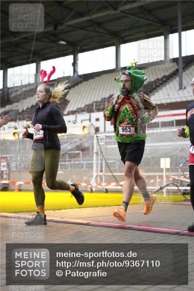 07.12.2025 - St. Pauli X-Mass-Run No. 15 Patografie http://msf.ph/oto/9367110 07.12.2025 11:02:49 Ziel 151, 160, 502, 574, 599, 602, 612, 875, 880, 953, 997, 1063, 1102, 4809 meine-sportfotos.de