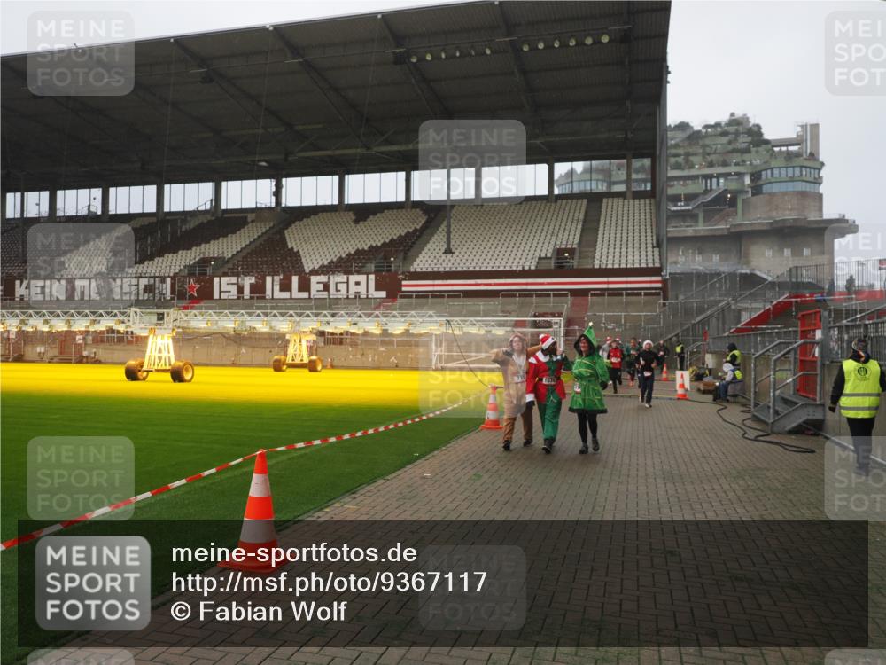07.12.2025 - St. Pauli X-Mass-Run No. 15 Fabian Wolf http://msf.ph/oto/9367117 07.12.2025 10:22:40 Ziel 715, 739, 1636, 4419, 4509, 4539 meine-sportfotos.de