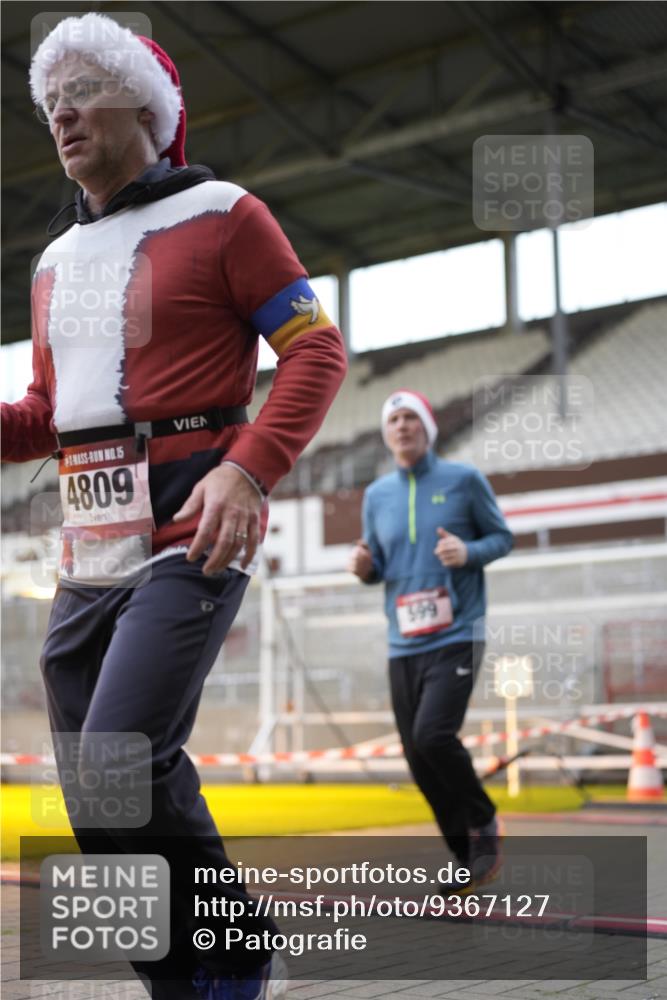07.12.2025 - St. Pauli X-Mass-Run No. 15 Patografie http://msf.ph/oto/9367127 07.12.2025 11:02:53 Ziel 151, 160, 502, 574, 599, 602, 612, 875, 880, 953, 997, 1102, 1644, 1668, 1670, 4809 meine-sportfotos.de