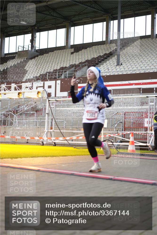 07.12.2025 - St. Pauli X-Mass-Run No. 15 Patografie http://msf.ph/oto/9367144 07.12.2025 11:03:02 Ziel 151, 160, 502, 574, 599, 602, 612, 748, 875, 880, 953, 1102, 1139, 1199, 1385, 1644, 1668, 1670, 4809 meine-sportfotos.de
