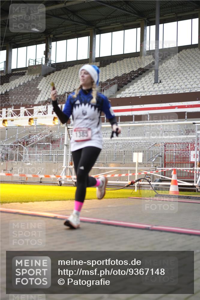 07.12.2025 - St. Pauli X-Mass-Run No. 15 Patografie http://msf.ph/oto/9367148 07.12.2025 11:03:02 Ziel 151, 160, 502, 574, 599, 602, 612, 748, 875, 880, 953, 1102, 1139, 1199, 1385, 1644, 1668, 1670, 4809 meine-sportfotos.de