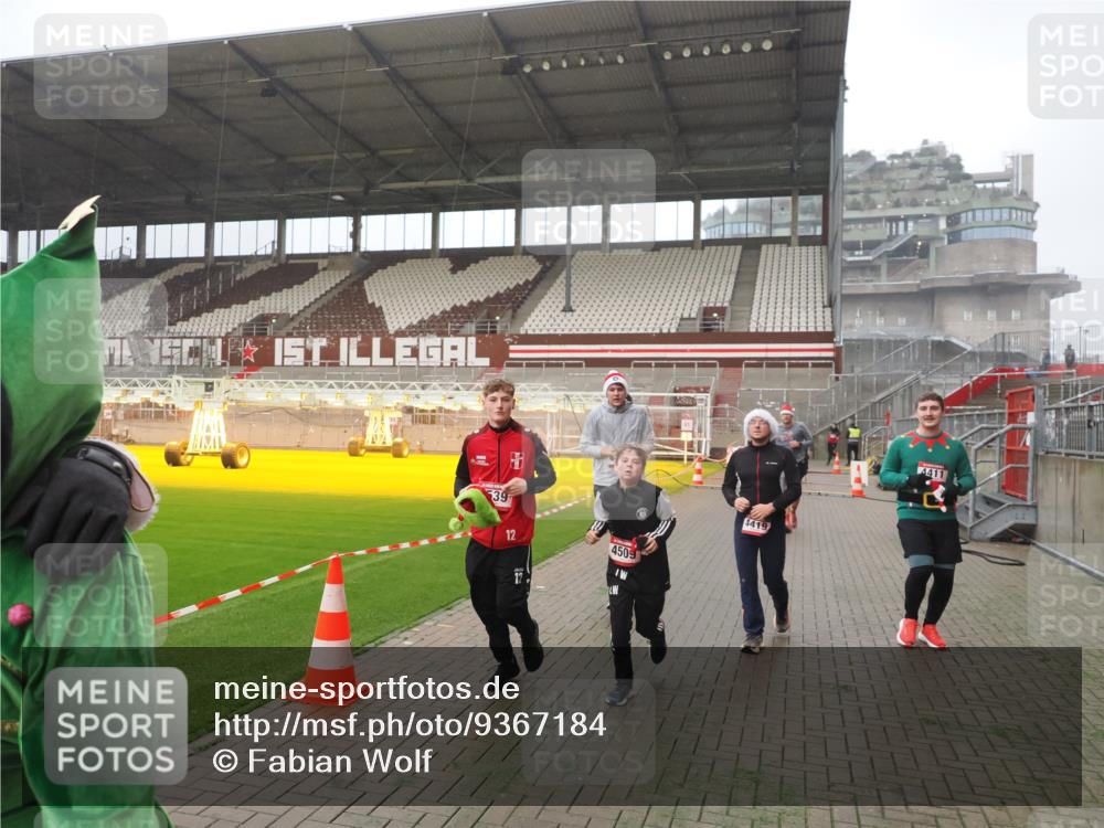 07.12.2025 - St. Pauli X-Mass-Run No. 15 Fabian Wolf http://msf.ph/oto/9367184 07.12.2025 10:22:47 Ziel 715, 739, 794, 3780, 4287, 4407, 4411, 4419, 4509, 4539 meine-sportfotos.de