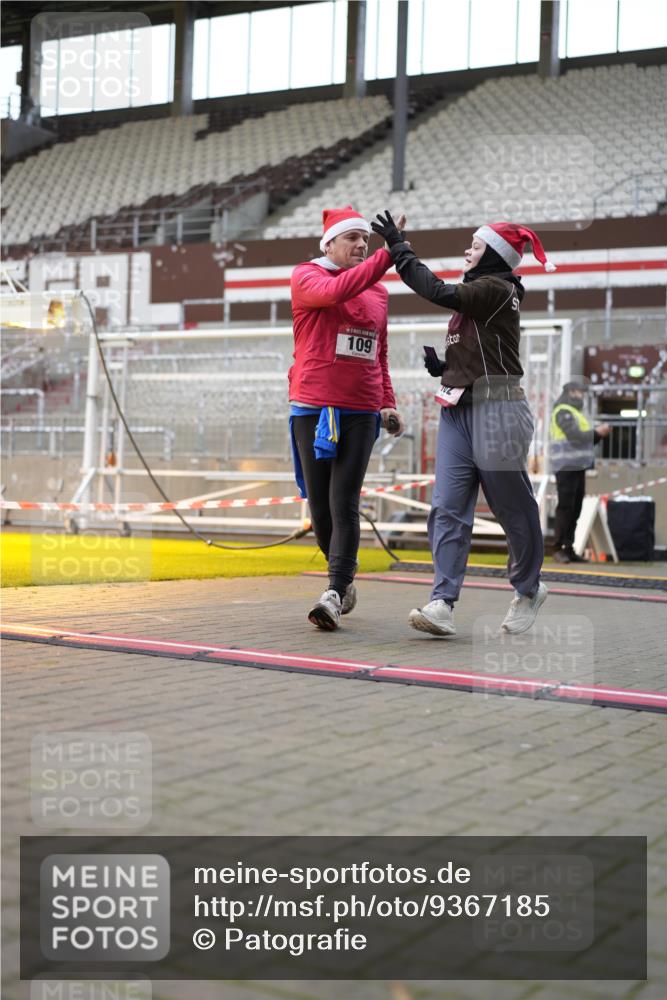 07.12.2025 - St. Pauli X-Mass-Run No. 15 Patografie http://msf.ph/oto/9367185 07.12.2025 11:03:23 Ziel 61, 64, 102, 109, 186, 853, 1850 meine-sportfotos.de