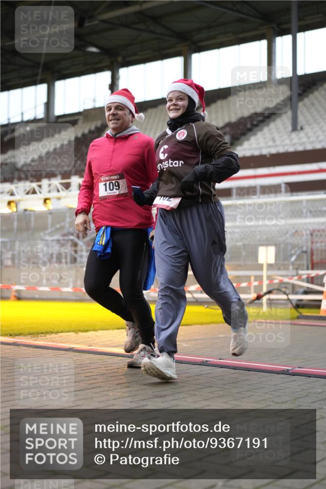 07.12.2025 - St. Pauli X-Mass-Run No. 15 Patografie http://msf.ph/oto/9367191 07.12.2025 11:03:24 Ziel 61, 64, 102, 109, 186, 853, 1850 meine-sportfotos.de
