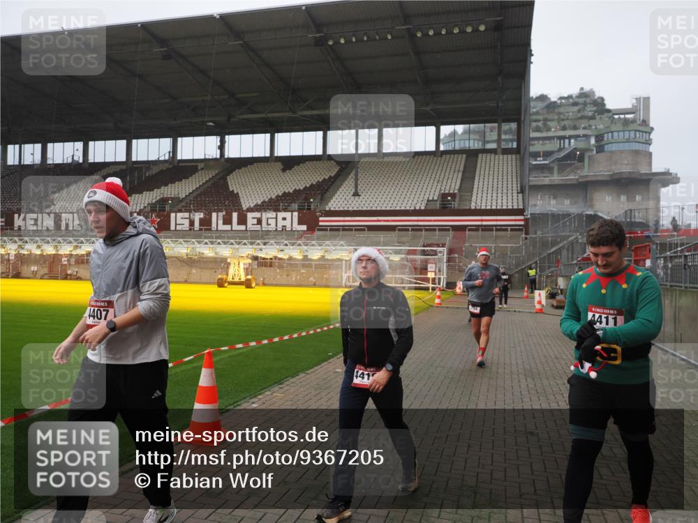 07.12.2025 - St. Pauli X-Mass-Run No. 15 Fabian Wolf http://msf.ph/oto/9367205 07.12.2025 10:22:49 Ziel 794, 3780, 4287, 4407, 4411, 4419, 4509, 4539 meine-sportfotos.de