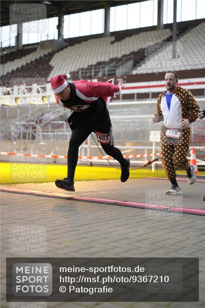 07.12.2025 - St. Pauli X-Mass-Run No. 15 Patografie http://msf.ph/oto/9367210 07.12.2025 11:03:45 Ziel 297, 505, 514, 719, 1551, 1853, 1857, 1860 meine-sportfotos.de