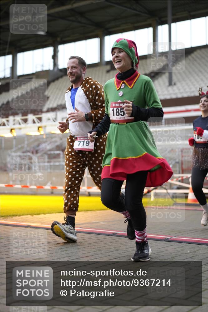 07.12.2025 - St. Pauli X-Mass-Run No. 15 Patografie http://msf.ph/oto/9367214 07.12.2025 11:03:45 Ziel 297, 505, 514, 719, 1551, 1853, 1857, 1860 meine-sportfotos.de