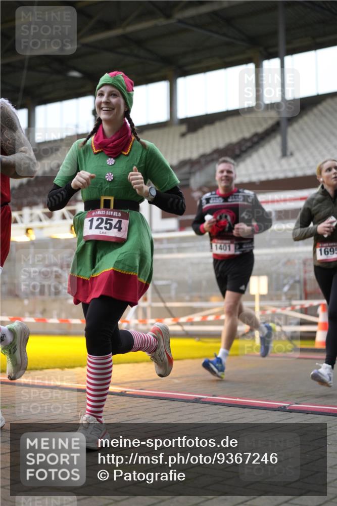 07.12.2025 - St. Pauli X-Mass-Run No. 15 Patografie http://msf.ph/oto/9367246 07.12.2025 11:04:07 Ziel 215, 216, 222, 305, 432, 734, 764, 1200, 1252, 1254, 1401, 1695, 1854, 1856 meine-sportfotos.de