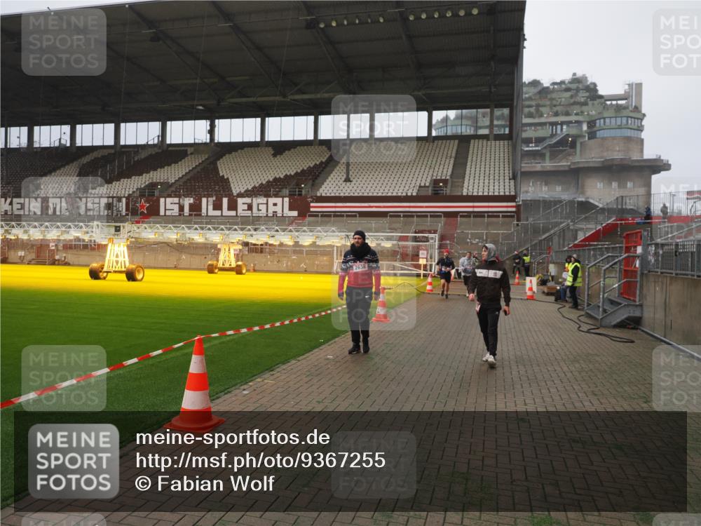 07.12.2025 - St. Pauli X-Mass-Run No. 15 Fabian Wolf http://msf.ph/oto/9367255 07.12.2025 10:23:00 Ziel 794, 1996, 2123, 2304, 2638, 3780, 4287, 4407, 4411 meine-sportfotos.de