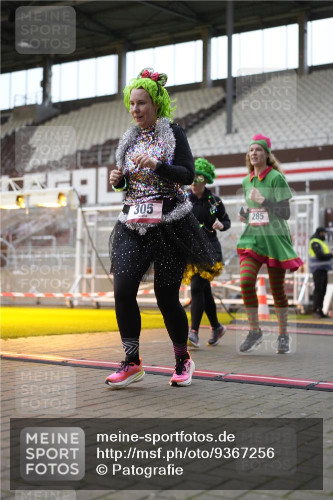 07.12.2025 - St. Pauli X-Mass-Run No. 15 Patografie http://msf.ph/oto/9367256 07.12.2025 11:04:12 Ziel 126, 215, 216, 285, 305, 432, 734, 740, 764, 1200, 1252, 1254, 1401, 1695, 1766, 1769, 1852, 1854, 1856 meine-sportfotos.de