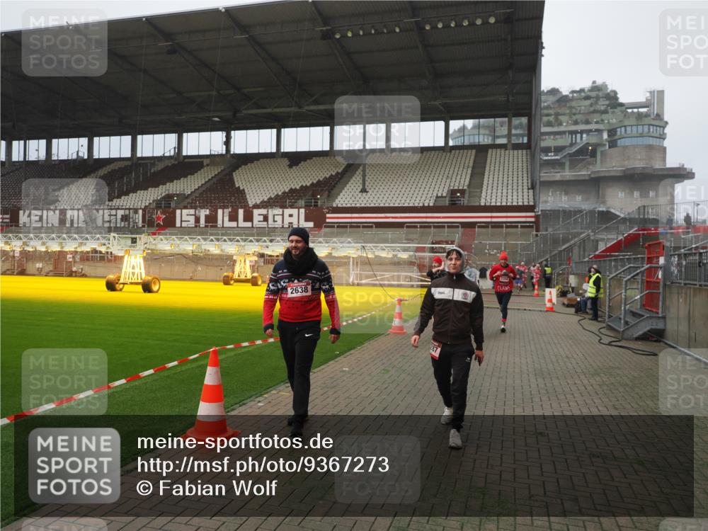 07.12.2025 - St. Pauli X-Mass-Run No. 15 Fabian Wolf http://msf.ph/oto/9367273 07.12.2025 10:23:02 Ziel 794, 1996, 2123, 2304, 2638, 3780, 4287 meine-sportfotos.de