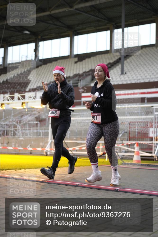 07.12.2025 - St. Pauli X-Mass-Run No. 15 Patografie http://msf.ph/oto/9367276 07.12.2025 11:04:30 Ziel 361, 395, 700, 702, 740, 1643, 1766, 1769, 2791, 3719 meine-sportfotos.de