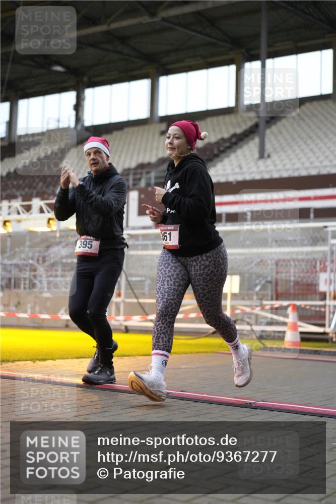 07.12.2025 - St. Pauli X-Mass-Run No. 15 Patografie http://msf.ph/oto/9367277 07.12.2025 11:04:30 Ziel 361, 395, 700, 702, 740, 1643, 1766, 1769, 2791, 3719 meine-sportfotos.de