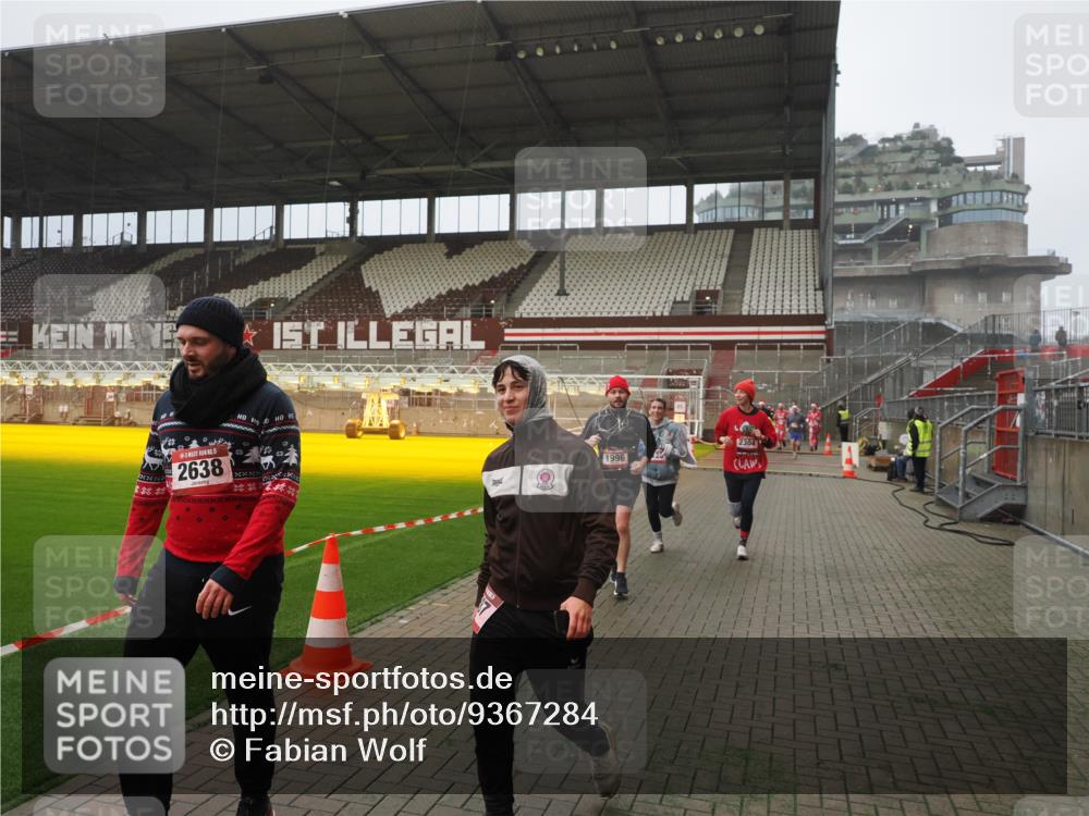 07.12.2025 - St. Pauli X-Mass-Run No. 15 Fabian Wolf http://msf.ph/oto/9367284 07.12.2025 10:23:04 Ziel 1996, 2123, 2304, 2638, 3780, 4287 meine-sportfotos.de