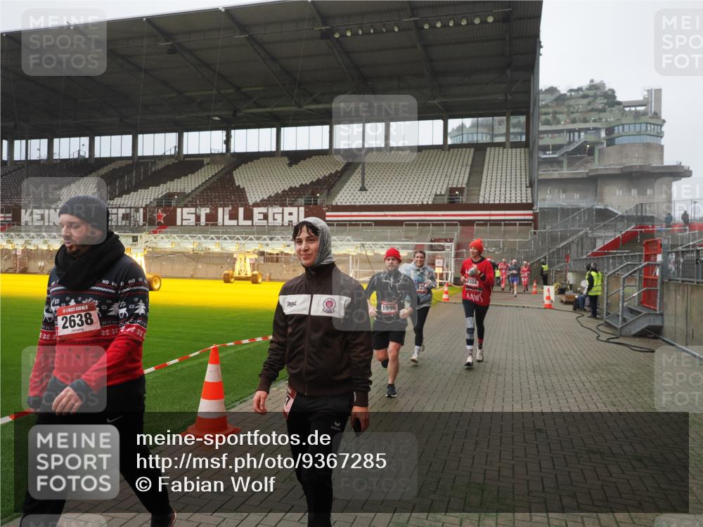 07.12.2025 - St. Pauli X-Mass-Run No. 15 Fabian Wolf http://msf.ph/oto/9367285 07.12.2025 10:23:04 Ziel 1996, 2123, 2304, 2638, 3780, 4287 meine-sportfotos.de