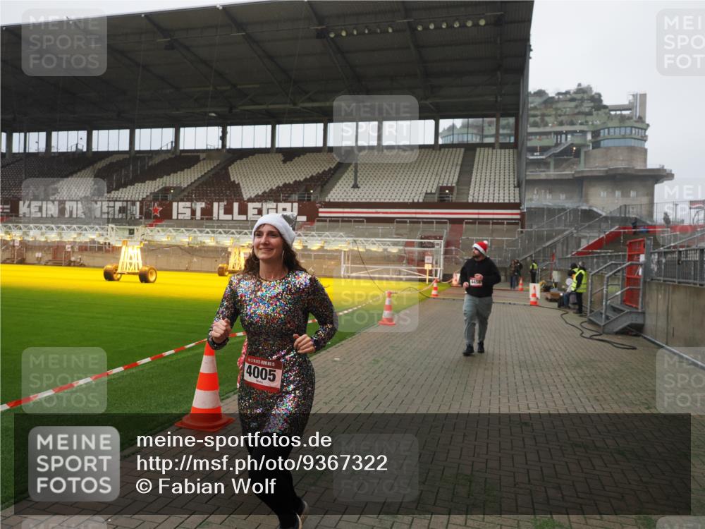 07.12.2025 - St. Pauli X-Mass-Run No. 15 Fabian Wolf http://msf.ph/oto/9367322 07.12.2025 10:23:23 Ziel 2508, 2511, 3052, 3078, 3079, 4005, 4141, 4458 meine-sportfotos.de