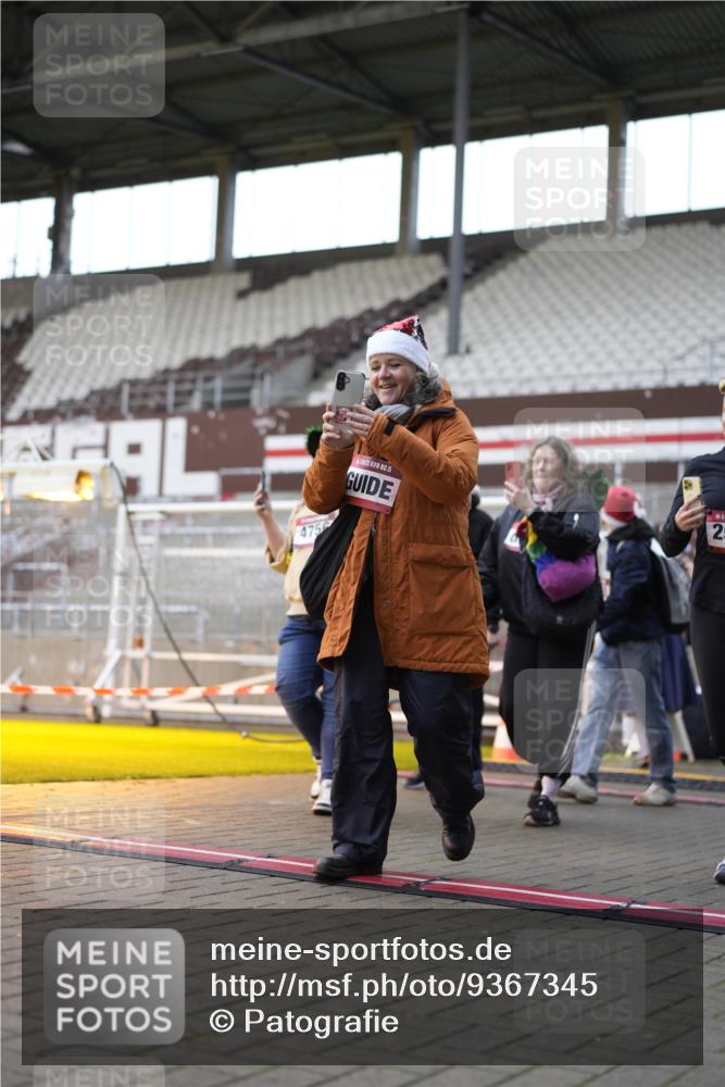 07.12.2025 - St. Pauli X-Mass-Run No. 15 Patografie http://msf.ph/oto/9367345 07.12.2025 10:50:20 Ziel 2250, 2460, 2582, 2583, 2584, 3287, 3291, 4075, 4110, 4111, 4756, 4757, 4759 meine-sportfotos.de