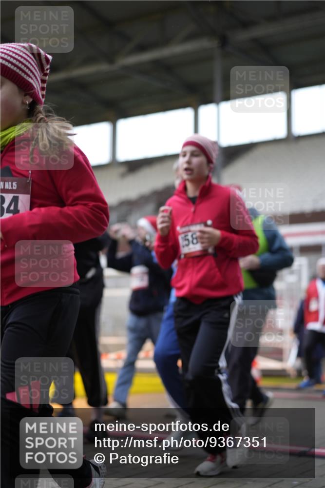 07.12.2025 - St. Pauli X-Mass-Run No. 15 Patografie http://msf.ph/oto/9367351 07.12.2025 10:50:22 Ziel 2250, 2460, 2582, 2583, 2584, 3287, 3291, 4075, 4110, 4111, 4756, 4757, 4759 meine-sportfotos.de