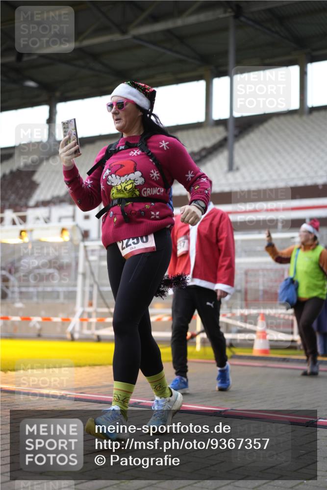 07.12.2025 - St. Pauli X-Mass-Run No. 15 Patografie http://msf.ph/oto/9367357 07.12.2025 10:50:26 Ziel 2250, 2460, 2582, 2583, 2584, 3287, 3291, 3368, 4075, 4110, 4111, 4756, 4757, 4759 meine-sportfotos.de