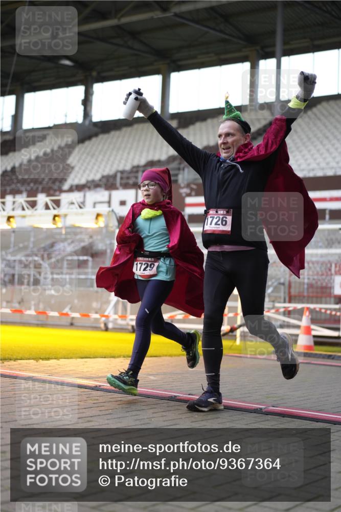 07.12.2025 - St. Pauli X-Mass-Run No. 15 Patografie http://msf.ph/oto/9367364 07.12.2025 10:50:33 Ziel 1726, 1729, 1730, 2250, 2460, 2582, 2583, 2584, 3287, 3291, 3368, 4075, 4756, 4757, 4759 meine-sportfotos.de