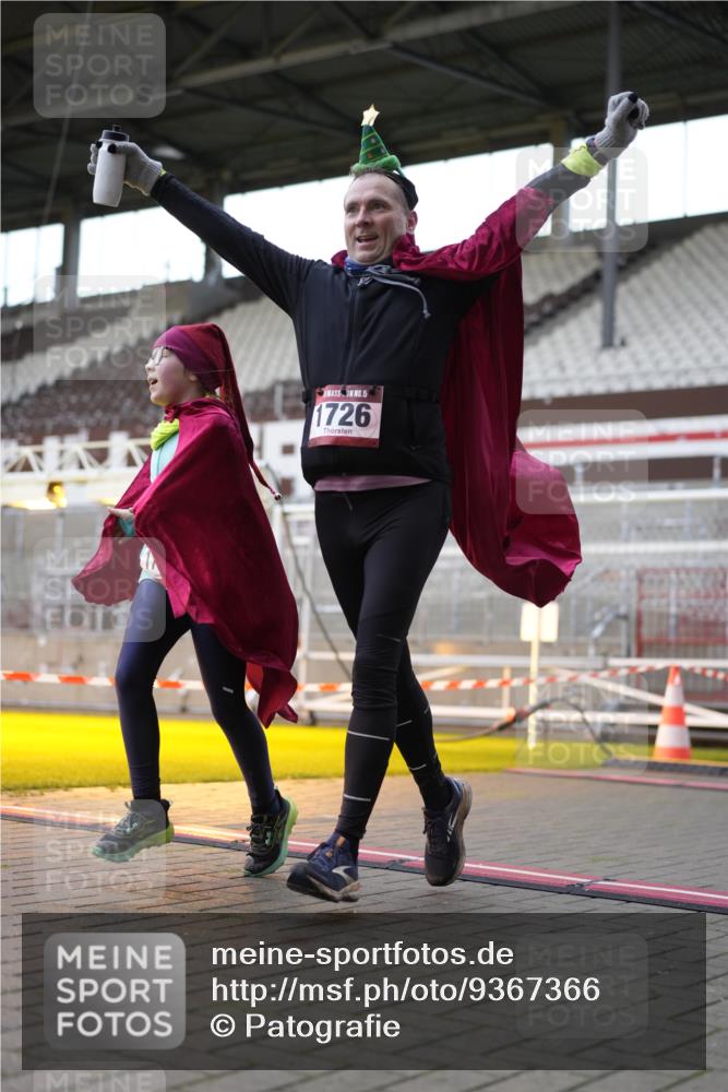 07.12.2025 - St. Pauli X-Mass-Run No. 15 Patografie http://msf.ph/oto/9367366 07.12.2025 10:50:34 Ziel 1726, 1729, 1730, 2250, 2460, 2582, 2583, 2584, 3287, 3291, 3368, 4075, 4756, 4757, 4759 meine-sportfotos.de