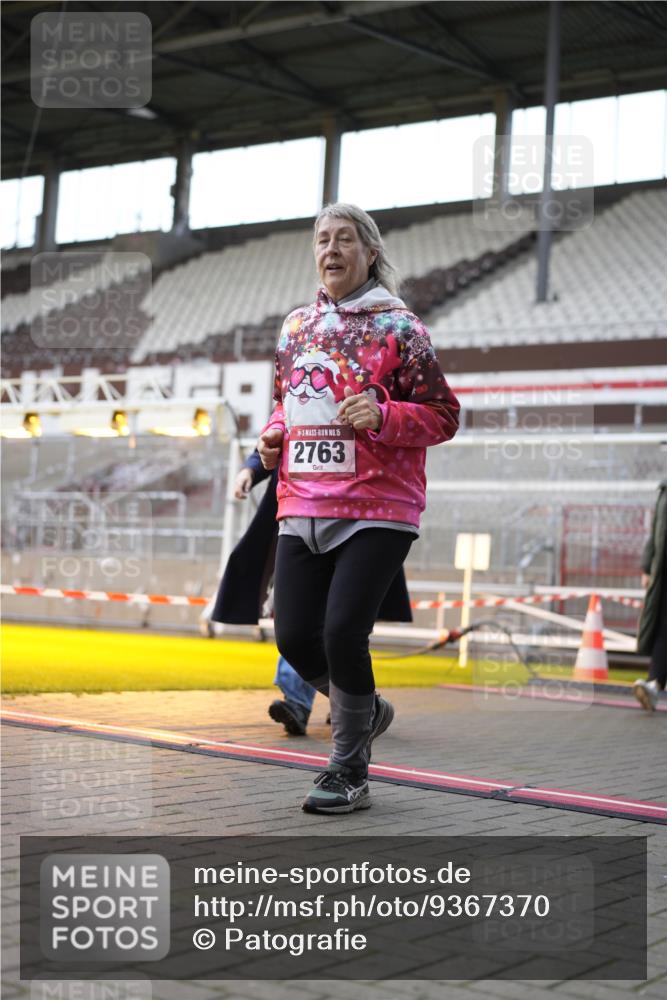 07.12.2025 - St. Pauli X-Mass-Run No. 15 Patografie http://msf.ph/oto/9367370 07.12.2025 10:50:41 Ziel 381, 564, 1726, 1729, 1730, 2763, 3368, 4535, 4537, 4760, 4881 meine-sportfotos.de