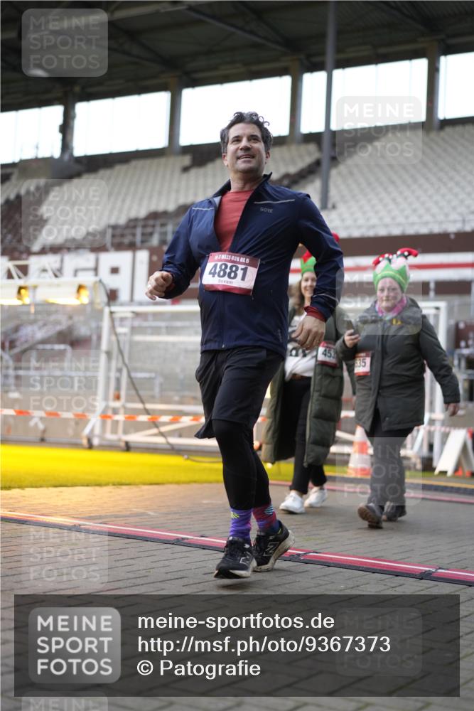 07.12.2025 - St. Pauli X-Mass-Run No. 15 Patografie http://msf.ph/oto/9367373 07.12.2025 10:50:42 Ziel 381, 564, 1726, 1729, 1730, 2737, 2738, 2763, 3368, 4535, 4537, 4760, 4881 meine-sportfotos.de