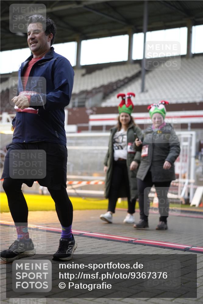 07.12.2025 - St. Pauli X-Mass-Run No. 15 Patografie http://msf.ph/oto/9367376 07.12.2025 10:50:43 Ziel 381, 564, 1726, 1729, 1730, 2737, 2738, 2763, 3368, 4535, 4537, 4760, 4881 meine-sportfotos.de