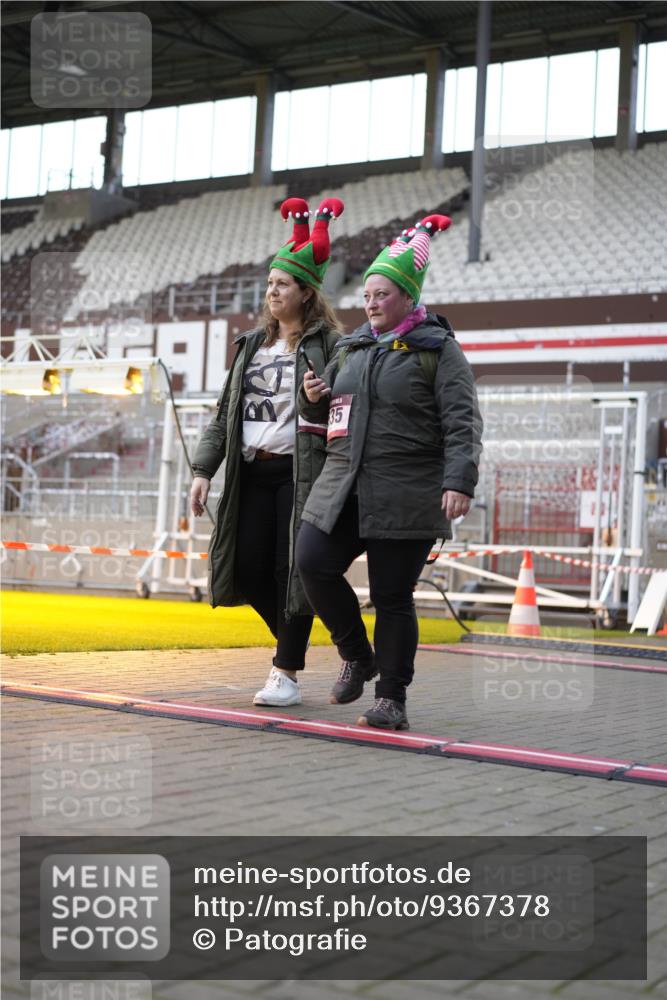 07.12.2025 - St. Pauli X-Mass-Run No. 15 Patografie http://msf.ph/oto/9367378 07.12.2025 10:50:44 Ziel 381, 564, 1726, 1729, 1730, 2737, 2738, 2763, 3368, 4535, 4537, 4760, 4881 meine-sportfotos.de