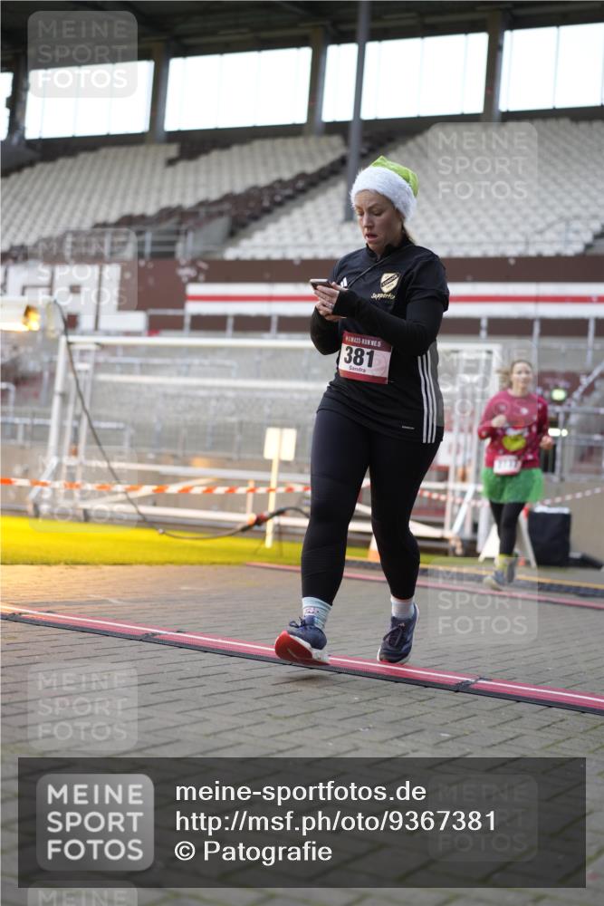 07.12.2025 - St. Pauli X-Mass-Run No. 15 Patografie http://msf.ph/oto/9367381 07.12.2025 10:50:46 Ziel 249, 381, 564, 1726, 1729, 1730, 2737, 2738, 2763, 4535, 4537, 4760, 4881 meine-sportfotos.de