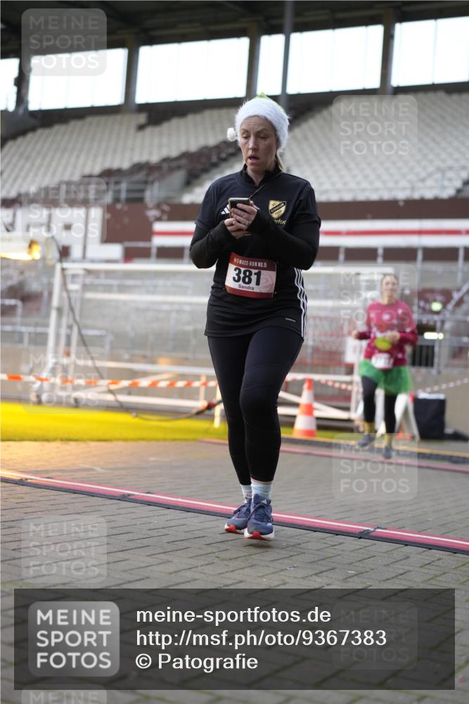 07.12.2025 - St. Pauli X-Mass-Run No. 15 Patografie http://msf.ph/oto/9367383 07.12.2025 10:50:46 Ziel 249, 381, 564, 1726, 1729, 1730, 2737, 2738, 2763, 4535, 4537, 4760, 4881 meine-sportfotos.de