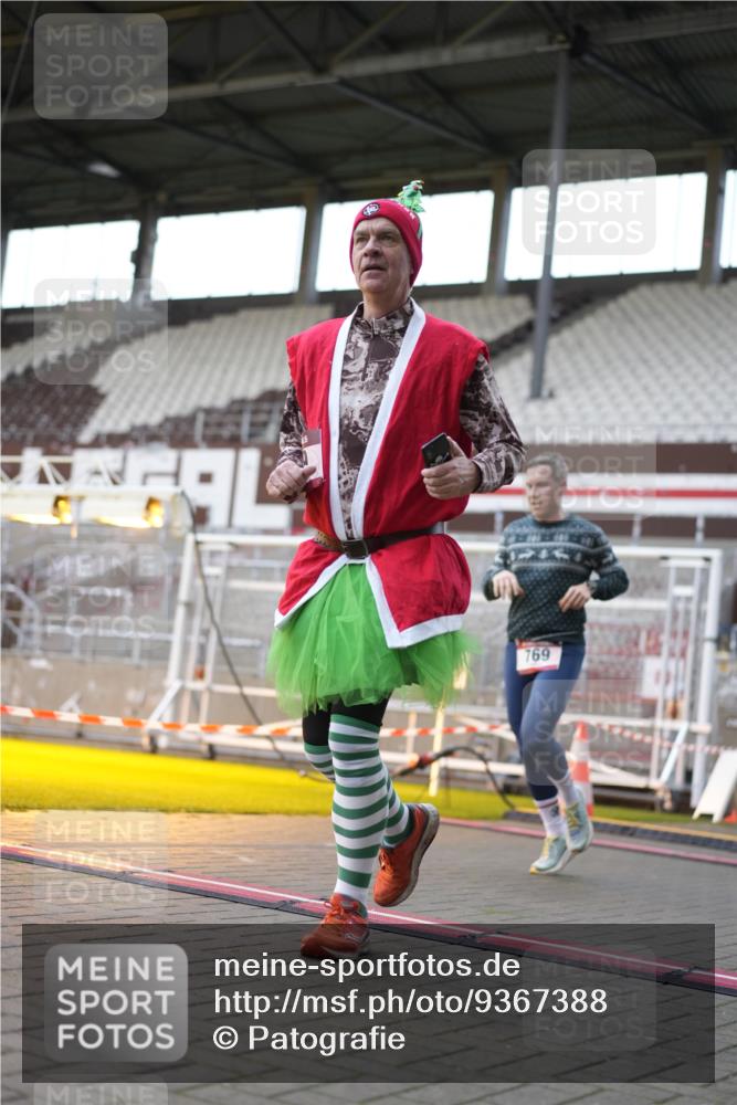 07.12.2025 - St. Pauli X-Mass-Run No. 15 Patografie http://msf.ph/oto/9367388 07.12.2025 10:50:52 Ziel 249, 381, 564, 769, 1691, 2737, 2738, 2763, 4535, 4537, 4760, 4881 meine-sportfotos.de