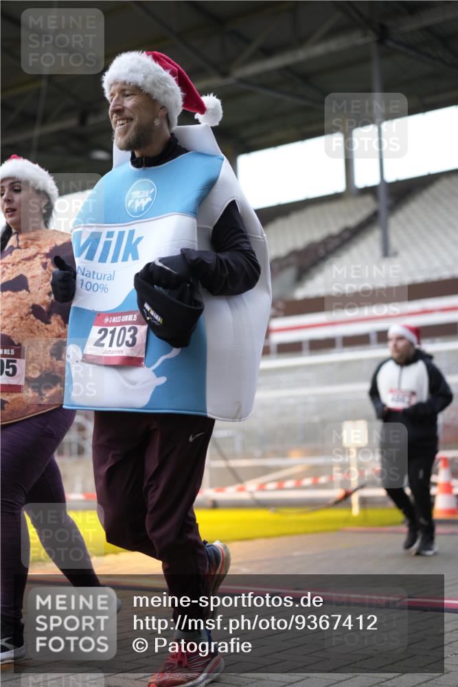 07.12.2025 - St. Pauli X-Mass-Run No. 15 Patografie http://msf.ph/oto/9367412 07.12.2025 10:51:33 Ziel 275, 1047, 2103, 2105, 2327, 2332, 2553, 2642, 2643, 2674, 2959, 4862 meine-sportfotos.de